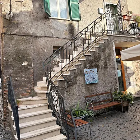 Lo Specchio Del *