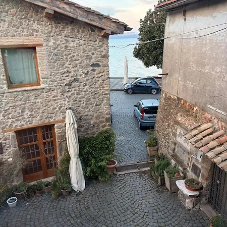 Lo Specchio Del *
